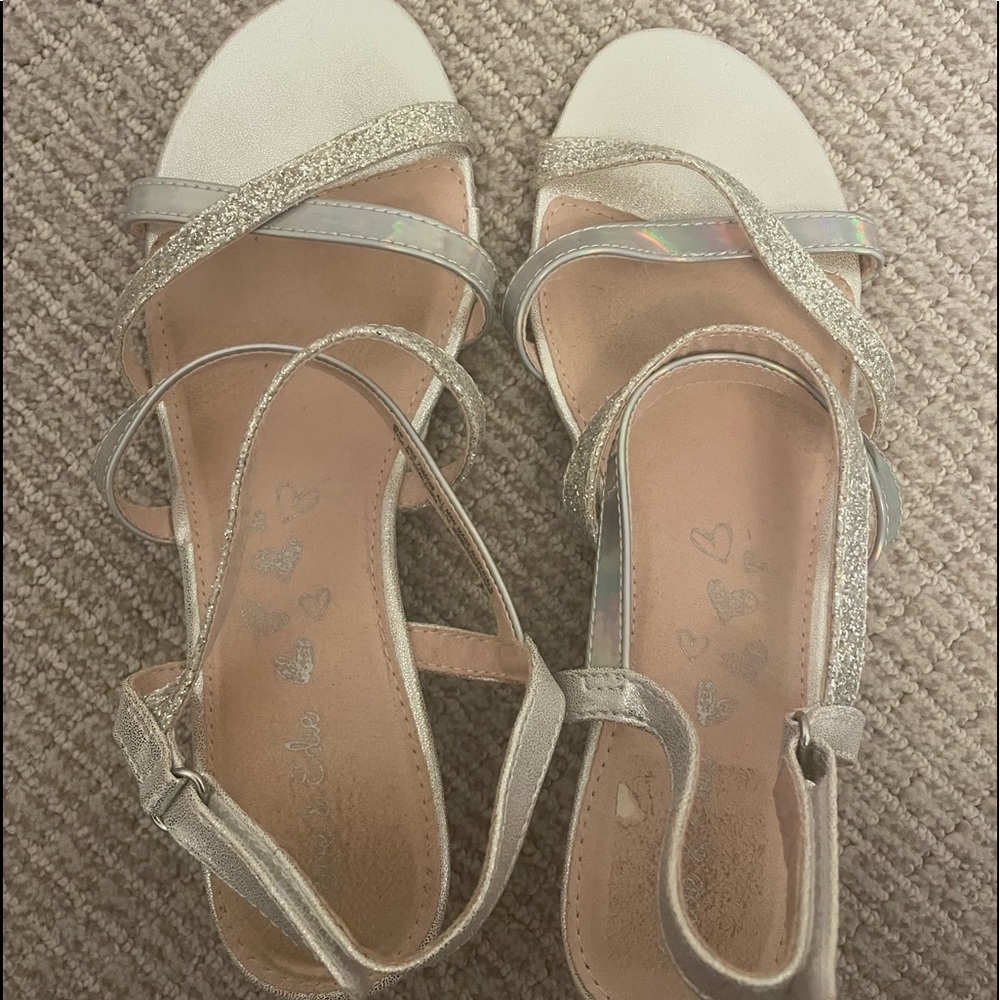 girl’s sparkly dress shoes